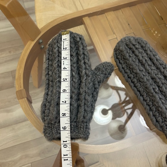 Hand Made Knitted 100% Wool Mittens - Picture 6 of 8